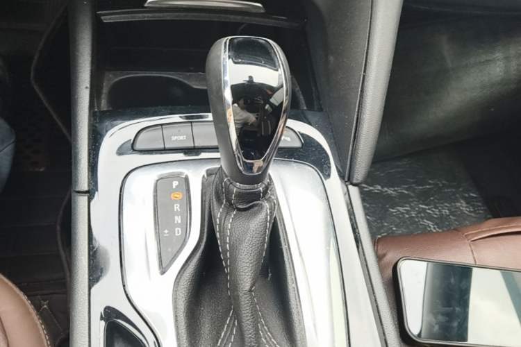 Used Buick Regal 2017 20T Luxury Model Gear Lever