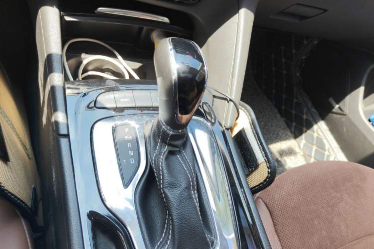 Used Buick Regal 2017 28T Luxury Edition Gear Lever