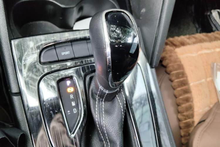 Used Buick Regal 2017 20T Elite Edition Gear Lever