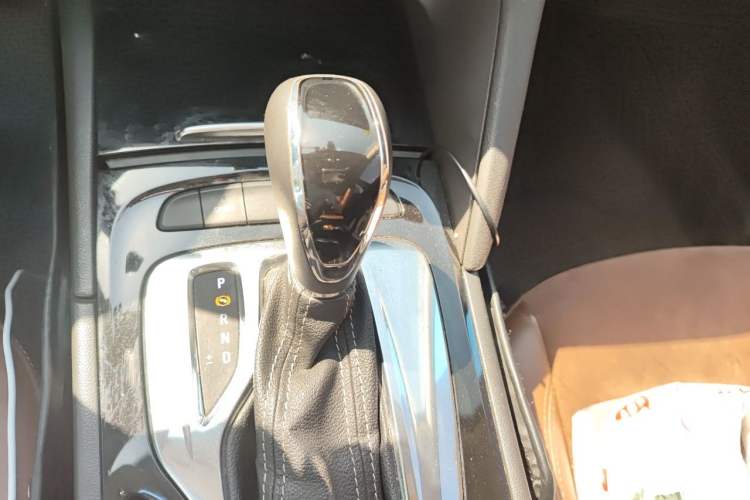 Used Buick Regal 2017 20T Elite Edition Gear Lever
