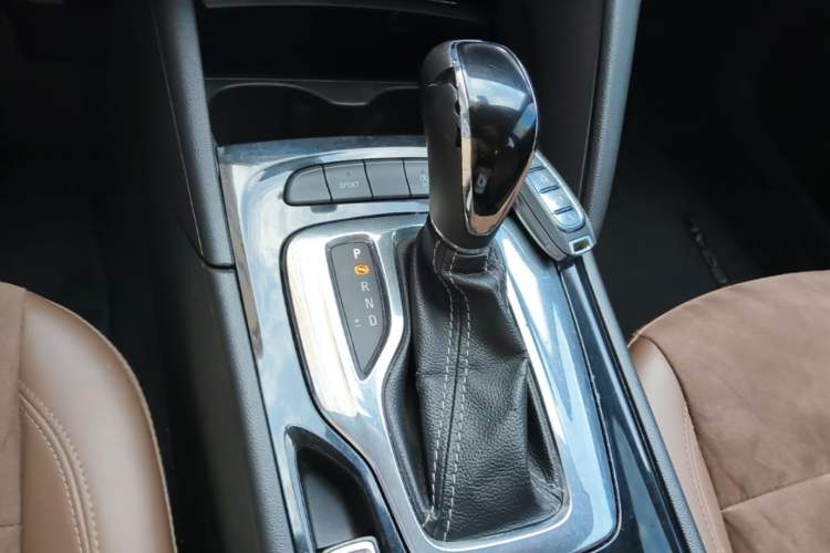Used Buick Regal 2017 20T Elite Edition Gear Lever