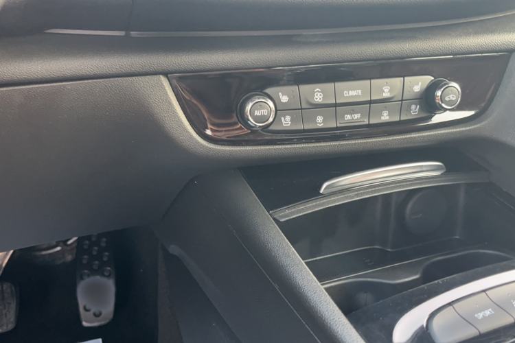 Used Buick Regal 2017 20T Prestige Model Interior 2