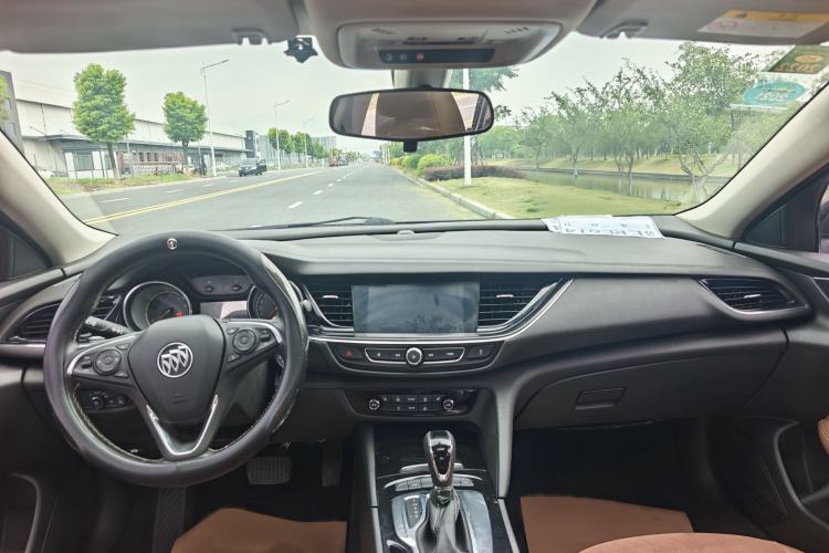 Used Buick Regal 2017 20T Elite Edition Interior 4