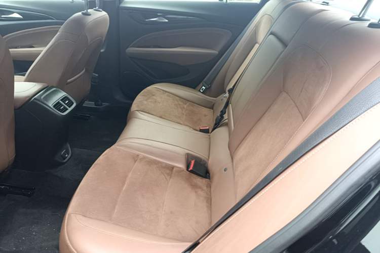 Used Buick Regal 2017 20T Luxury Model Left Rear Seat