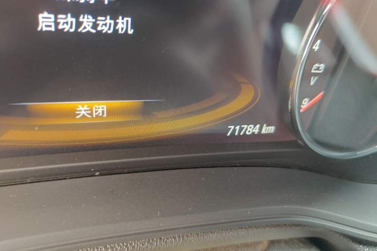 Used Buick Regal 2017 28T Luxury Edition Odometer Close Up