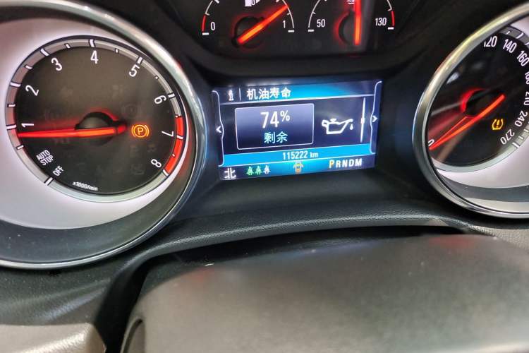 Used Buick Regal 2017 20T Elite Edition Odometer Close Up