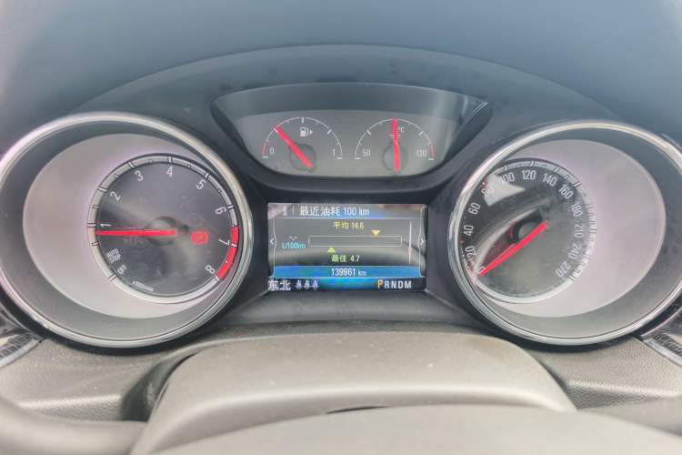 Used Buick Regal 2017 20T Elite Edition Odometer Close Up