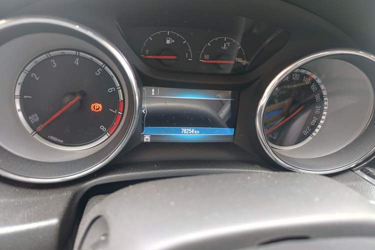 Used Buick Regal 2017 20T Elite Edition Odometer Close Up
