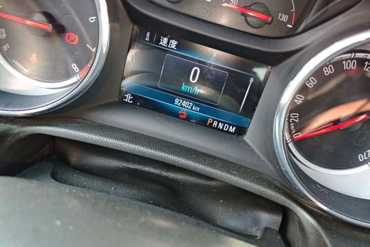 Used Buick Regal 2017 20T Elite Edition Odometer Close Up