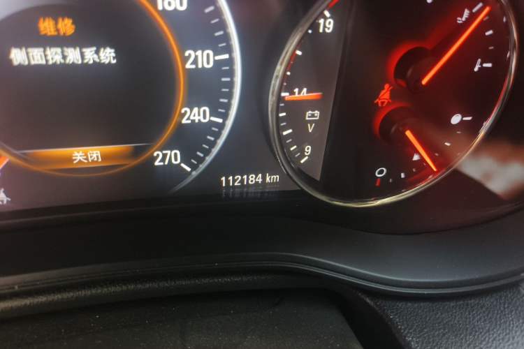 Used Buick Regal 2017 28T Luxury Edition Odometer Close Up