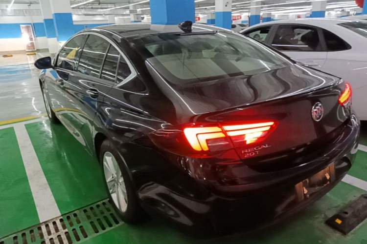 Used Buick Regal 2017 20T Elite Edition Rear Left 45 Deg