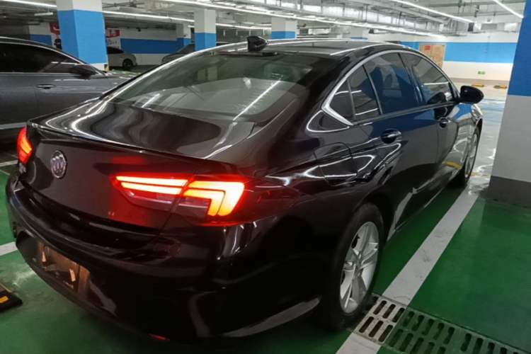 Used Buick Regal 2017 20T Elite Edition Rear Right 45 Deg