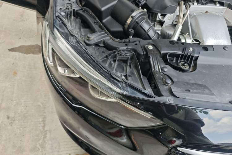 Used Buick Regal 2017 28T Prestige Model Right Front Headlight