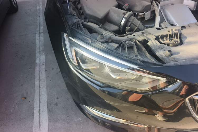 Used Buick Regal 2017 28T Luxury Edition Right Front Headlight