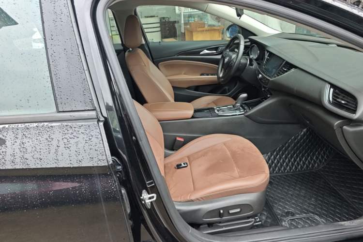 Used Buick Regal 2017 20T Elite Edition Right Front Seat