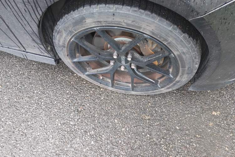 Used Buick Regal 2017 GS 28T Luxury Model Right Front Wheel Hub
