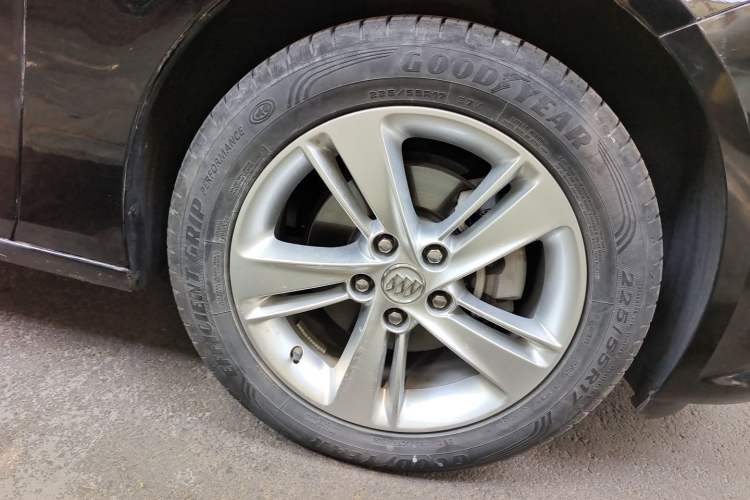 Used Buick Regal 2017 20T Elite Edition Right Front Wheel Hub