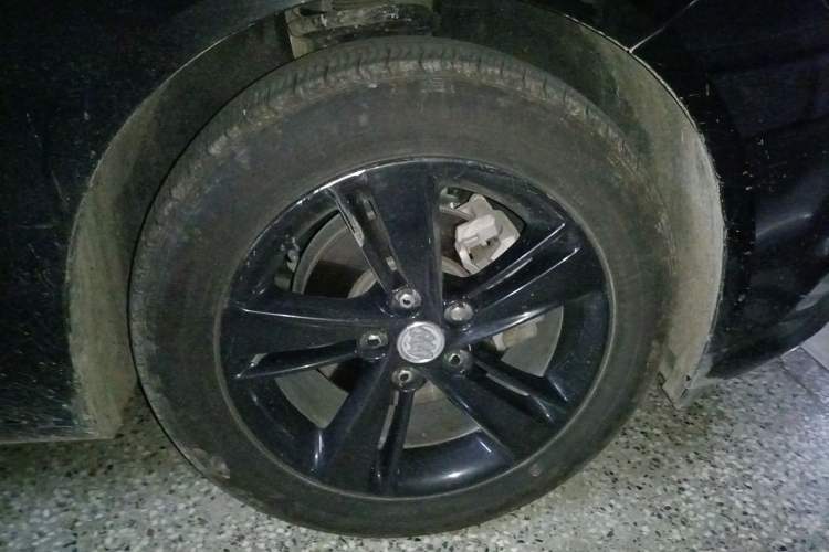 Used Buick Regal 2017 20T Elite Edition Right Front Wheel Hub
