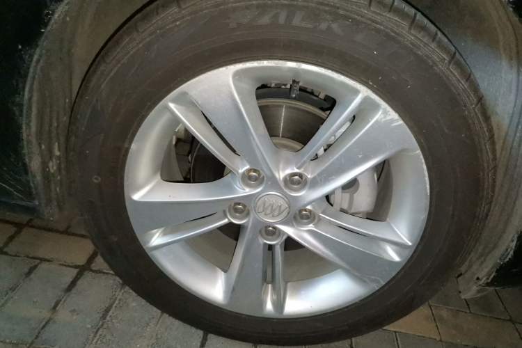 Used Buick Regal 2017 20T Elite Edition Right Front Wheel Hub