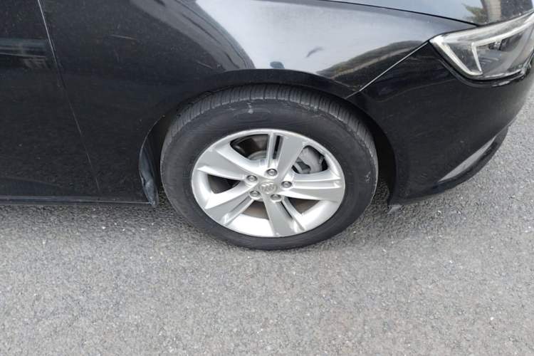 Used Buick Regal 2017 20T Elite Edition Right Front Wheel Hub