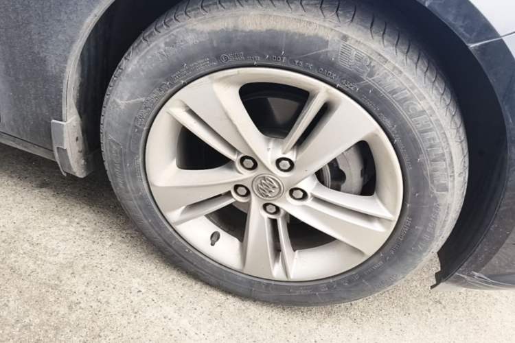 Used Buick Regal 2017 20T Luxury Model Right Front Wheel Hub