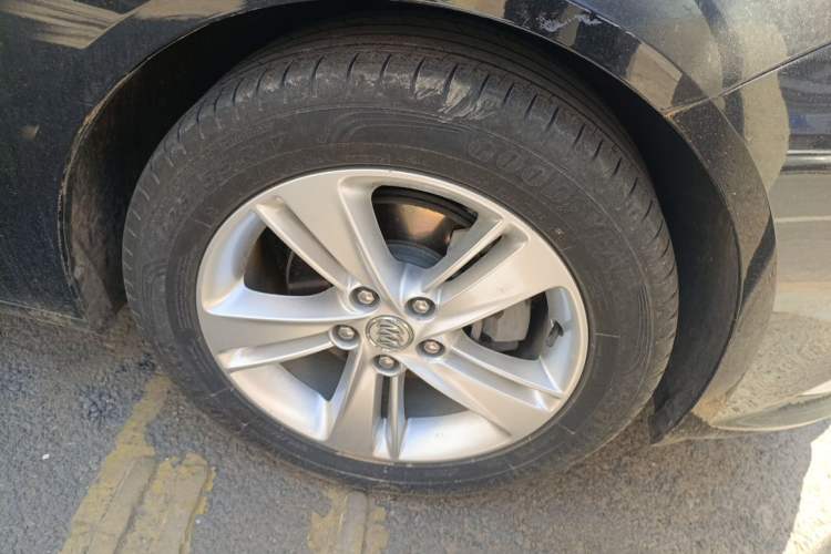 Used Buick Regal 2017 20T Elite Edition Right Front Wheel Hub