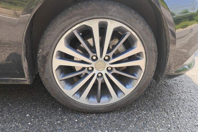Used Buick Regal 2017 28T Luxury Edition Right Front Wheel Hub