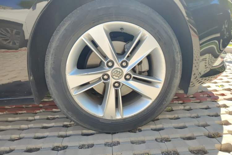 Used Buick Regal 2017 20T Elite Edition Right Front Wheel Hub