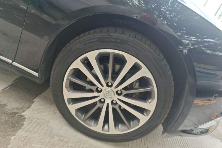 Used Buick Regal 2017 28T Prestige Model Right Front Wheel Hub
