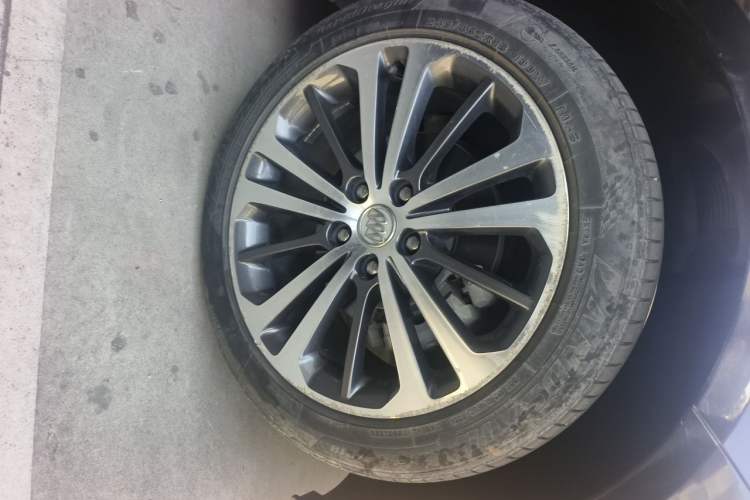 Used Buick Regal 2017 28T Luxury Edition Right Front Wheel Hub