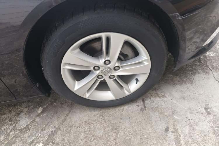 Used Buick Regal 2017 20T Elite Edition Right Front Wheel Hub