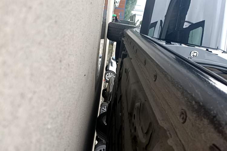 Used Buick Regal 2017 20T Luxury Model Right Side Sill