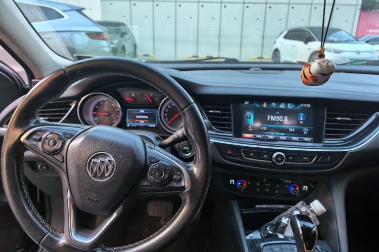 Used Buick Regal 2017 20T Elite Edition Steering Wheel
