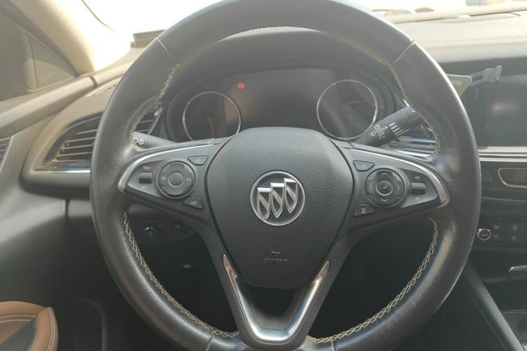 Used Buick Regal 2017 28T Luxury Edition Steering Wheel