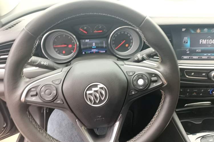 Used Buick Regal 2017 20T Luxury Model Steering Wheel