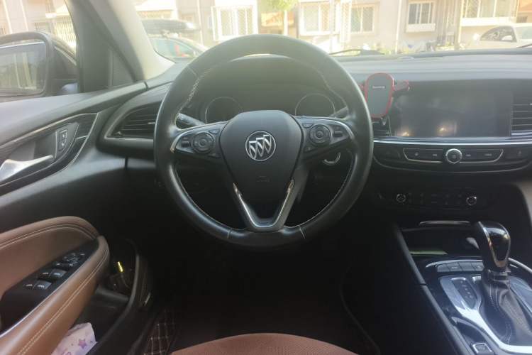 Used Buick Regal 2017 28T Luxury Edition Steering Wheel