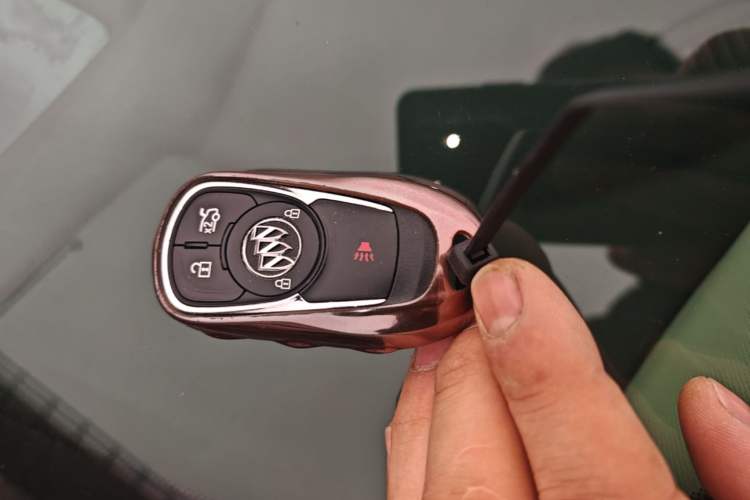 Used Buick Regal 2017 28T Luxury Edition Vehicle Key