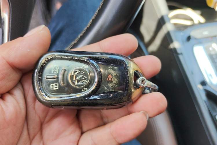 Used Buick Regal 2017 28T Luxury Edition Vehicle Key