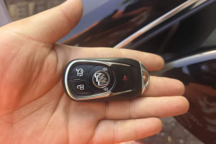 Used Buick Regal 2017 28T Luxury Edition Vehicle Key