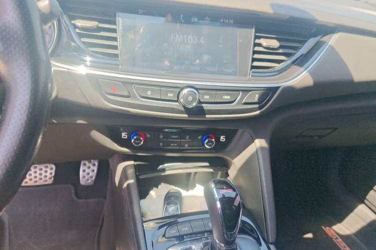 Used Buick Regal 2017 GS 28T Luxury Model Audio And AC Panel