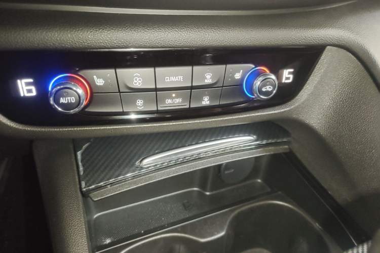 Used Buick Regal 2017 GS 28T Luxury Model Audio And AC Panel