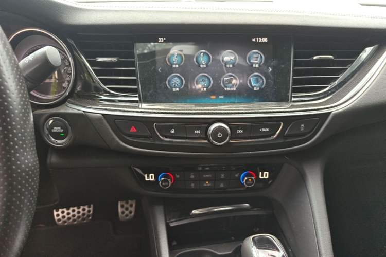 Used Buick Regal 2017 GS 28T Luxury Model Audio And AC Panel