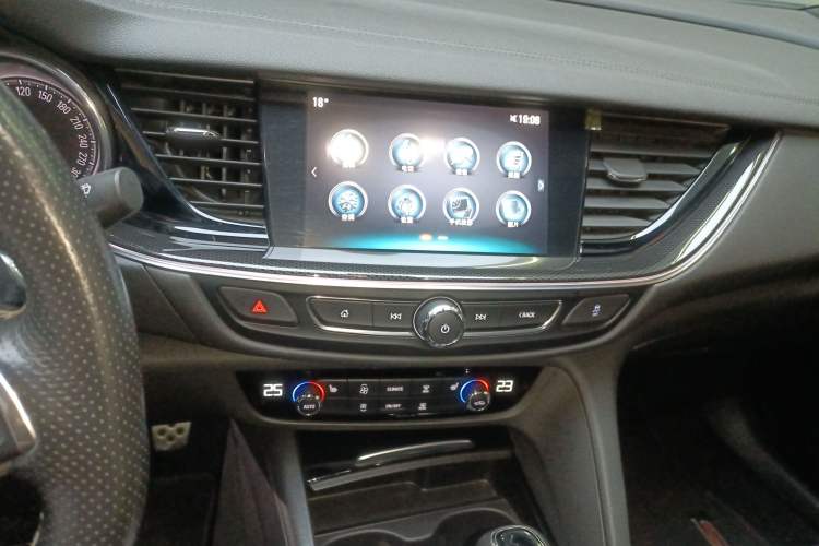 Used Buick Regal 2017 GS 28T Luxury Model Audio And AC Panel