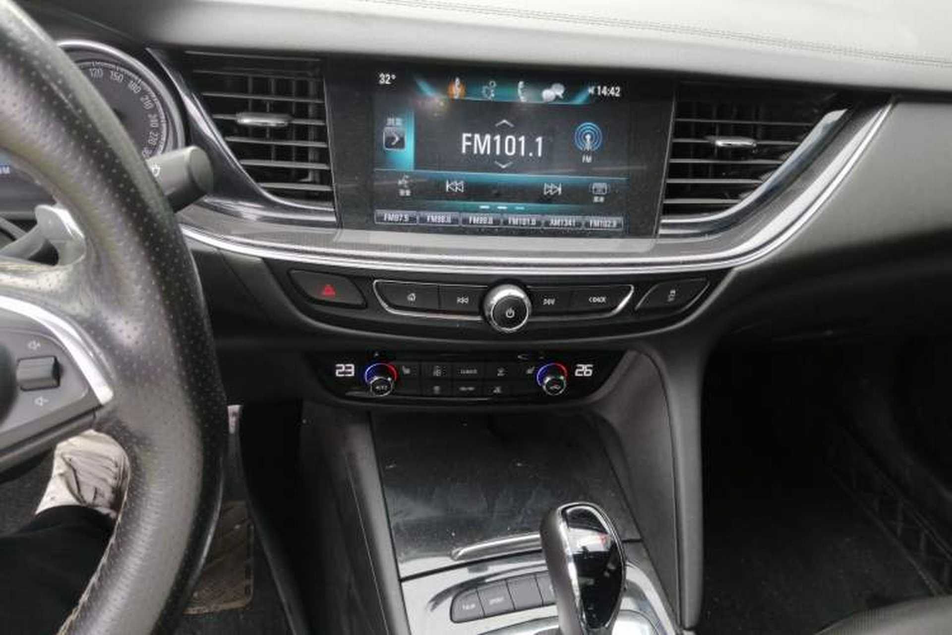 Used Buick Regal 2017 GS 28T Luxury Model Audio And AC Panel