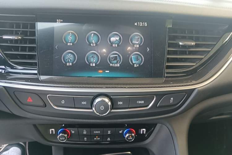 Used Buick Regal 2017 GS 28T Luxury Model Audio And AC Panel