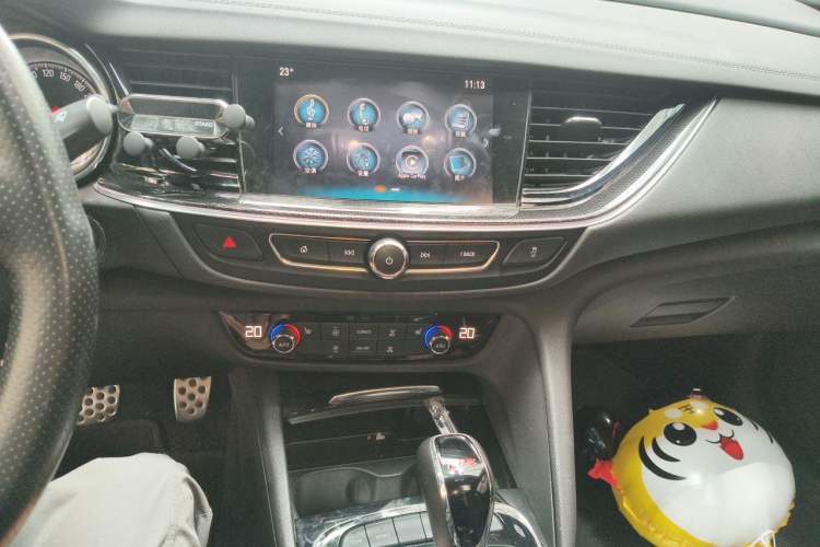 Used Buick Regal 2017 GS 28T Luxury Model Audio And AC Panel