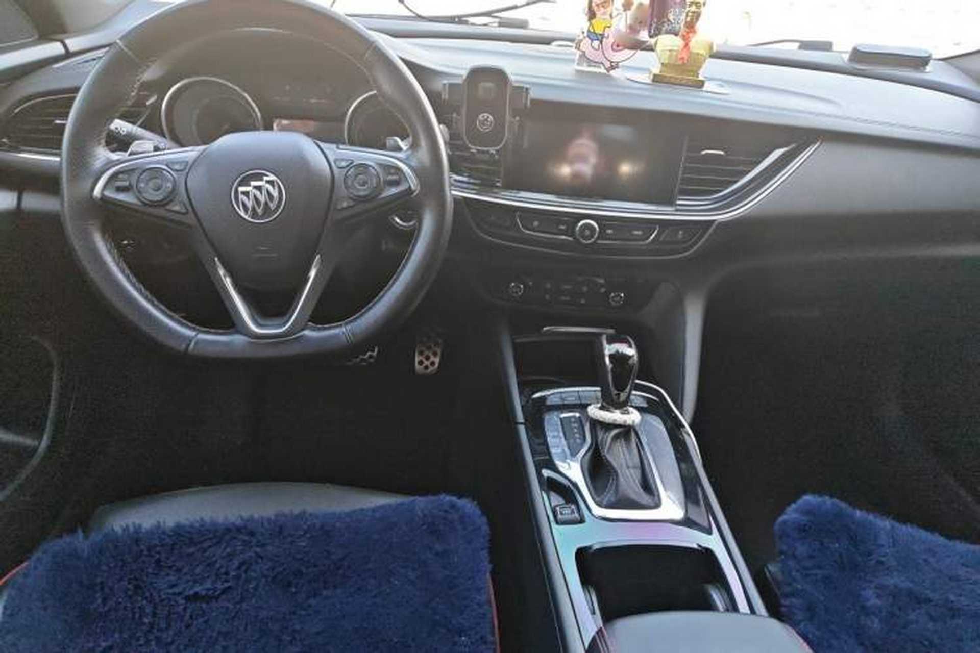 Used Buick Regal 2017 GS 28T Luxury Model Center Console