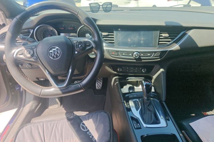 Used Buick Regal 2017 GS 28T Luxury Model Center Console
