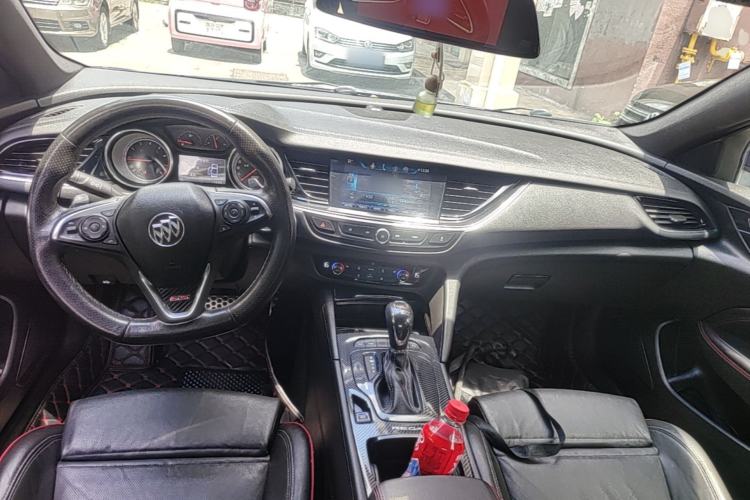 Used Buick Regal 2017 GS 28T Luxury Model Center Console