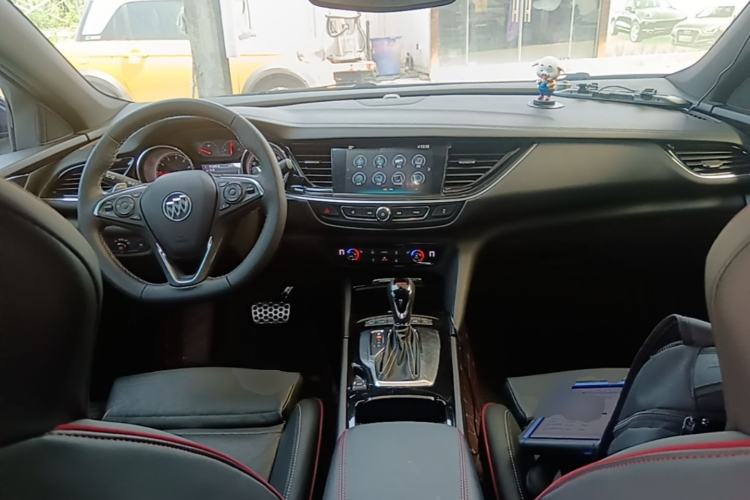 Used Buick Regal 2017 GS 28T Luxury Model Center Console